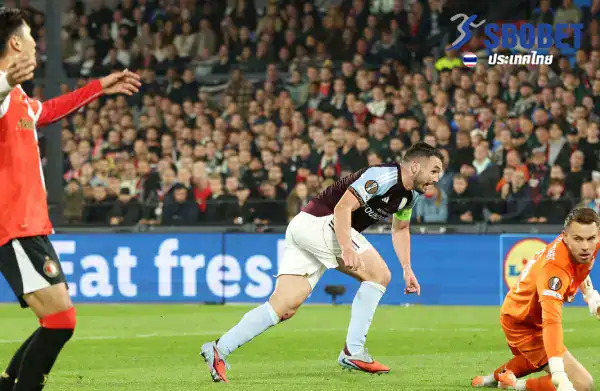 In the first half Feyenoord dominated possession but missed many chances