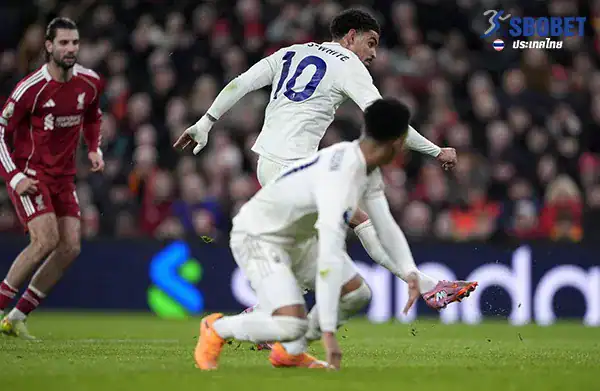 กิ๊บ ไวท์ ยิง หงส์ 3-0